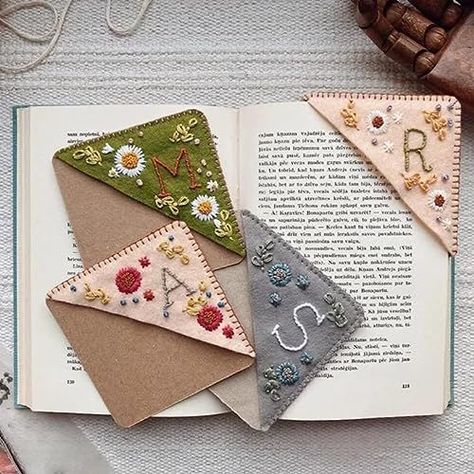 Hand Embroidered Corner Bookmark, Embroidered Corner Bookmark, Penanda Buku, Felt Bookmark, Corner Bookmark, Bookmarks For Books, Personalized Bookmarks, Corner Bookmarks, Book Corners