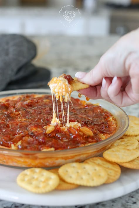 Pepper Jelly Cheese Dip is a warm appetizer served with butter crackers! This easy appetizer recipe uses simple ingredients that have the best flavor when combined. Pepper Jelly Cheese Dip, Pepper Jelly Recipes, Butter Crackers, Savory Cheese, Appetizers Easy Finger Food, Best Appetizer Recipes, Dip Recipes Easy, Pepper Jelly, Recipes Appetizers And Snacks