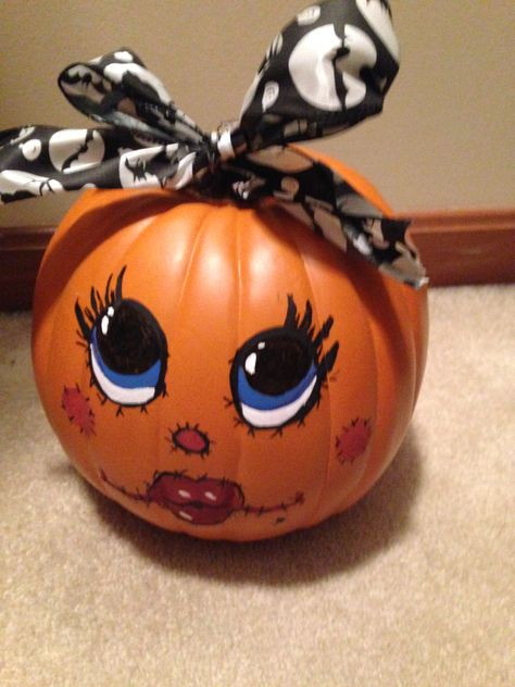 sister's jackolantern Girly Pumpkin Painting, Girly Pumpkin Painting Ideas, Girly Pumpkin, Porta Halloween, Pumkin Decoration, Halloween Pumpkin Crafts, Creative Pumpkin Painting, Creative Pumpkin Decorating, Pumkin Carving