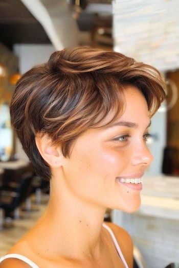 Brown Pixie with Caramel Highlights. Brown Hair Colors Short Hair Brunettes, Pixie Caramel Highlights, Dark Pixie Hair With Highlights, Highlights For Short Hair Over 50, Hair Colour Ideas For Short Hair Over 50, Caramel Highlights On Short Dark Hair, Pixie Brunette Hair With Highlights, Short Hair Auburn Highlights, Short Dark Brown Hair With Caramel Highlights Pixie