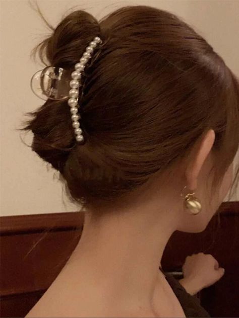 Jenny Humphrey, Clear Hair, Nate Archibald, Beaded Hair Clips, Clip Hairstyles, Chuck Bass, Hair Beads, Claw Clips, Pearl Hair