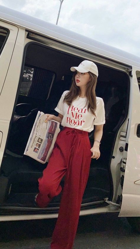 Red Outfit Korean, Turkey Style, Fashion Girly, Outfit Korean Style, Golden Globes Red Carpet, Beautiful Casual Dresses, Stylish Wedding Dresses, Outfit Top, Stylish Hoodies