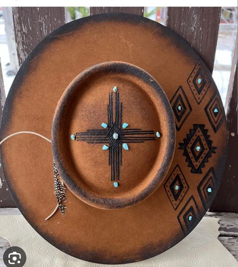 Cowgirl Hats Western Brown, Burned Hat Design Simple, Hand Burned Felt Hats, Cactus Burned Hat, Burned Hats Diy, Diy Hatbands, Boho Cowboy Hat, Western Hat Burning Ideas, Embroidered Cowboy Hat