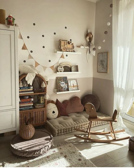 Simplistic Playroom, H&m Kids Room, Earthy Kids Bedroom, Cozy Toddler Room, Earthy Kids Room, One Year Old Bedroom, Tiny Toddler Room, Kids Room Design Small Space, Childrens Room Ideas