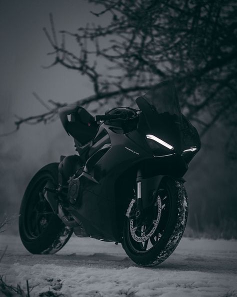 Sport Bikes Black, Best Motorbike, Biker Photography, Motorcross Bike, Bike Aesthetic, Custom Sport Bikes, Motorcycle Aesthetic, Biker Aesthetic, Motorcycle Black