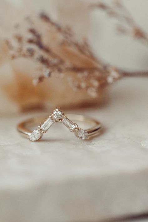 Baguette Wedding Band With Marquise Ring, Wedding Bands For Marquise Diamond, Wedding Bands For Marquise Ring, Pointed Wedding Band, Wedding Band For Marquise Ring, Marquise Wedding Band, Gold Wedding Bands Women, Ring Inspo, Engagement Ideas