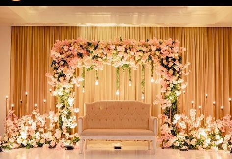 Simple Stage Backdrop Ideas, Marriage Backdrop Decoration, Engagement Function Decoration, Engagement Hall Decoration Indian, Wedding Reception Stage Backdrop, Indian Engagement Decorations Backdrops, Simple Indian Engagement Decorations, Function Hall Decoration Ideas, Nikkah Hall Decoration