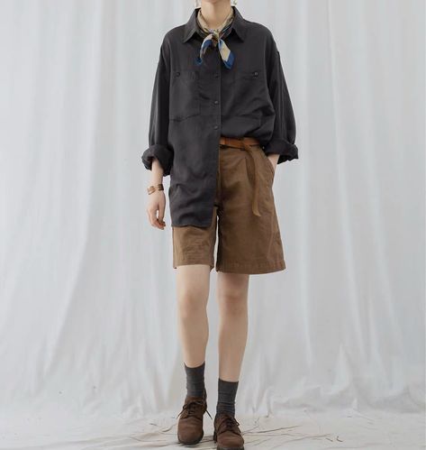 Androgynous Fashion Women, Vintage Outfits Retro, French Tuck, Boyish Outfits, Nerd Outfits, Boyish Style, Polo Outfit, Jordan Outfits, Androgynous Fashion