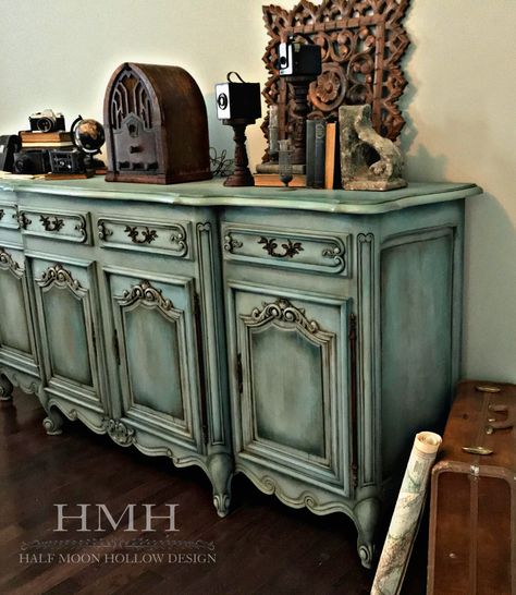 Farmhouse Credenza, Shabby Chic Sideboard, French Country Buffet, Credenza Shabby, French Country Rug, Muebles Shabby Chic, French Country Bathroom, French Country Bedrooms, Shabby Chic Room