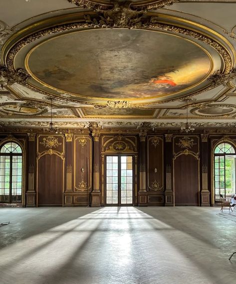 See inside a $300 million Gilded Age mansion built for heirs who died on the Titanic that sat abandoned for years Inside Abandoned Mansions, Home Construction Cost, Gilded Age Mansions, Family Manor, Elkins Park, Retail Advertising, Hogwarts Dr, Transportation Industry, The Titanic