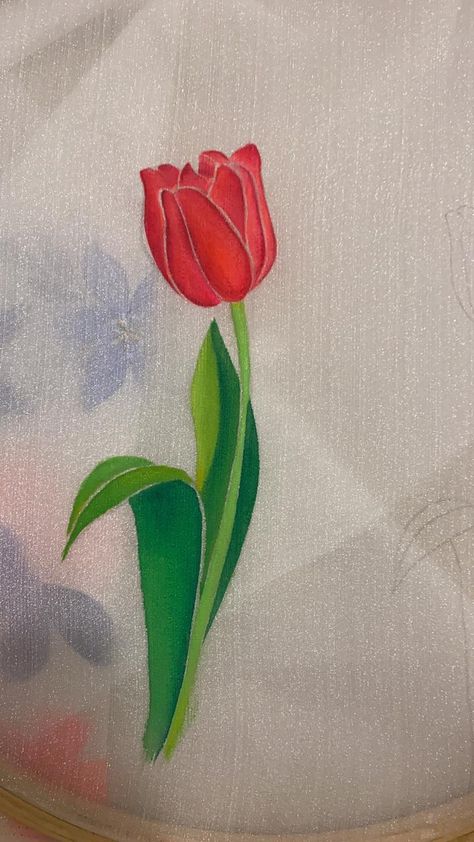 Unique Fabric Painting Ideas, Organza Painting, Fabric Poppies, Painting Blouses, Handpainted Suits, Painting Sarees, Tulip Fabric Paint, Blouse Painting, Dupatta Painting