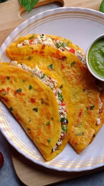 Top 7 high protein Indian breakfast ideas for muscle gain Indian Breakfast Snap, Indian Breakfast Ideas, Dal Chilla, Rava Upma Recipe, Moong Dal Chilla, Indian Breakfast Recipes, Upma Recipe, Emraan Hashmi, Moong Dal