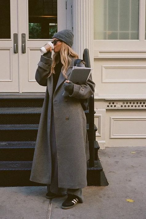 Outfit Fall 2024, Double Breasted Coat Outfit, Long Grey Coat Outfit, Long Wool Coat Outfit, Grey Winter Outfit, Grey Outfit Fall, Long Trench Coat Outfit, Europe Wardrobe, Berlin Life