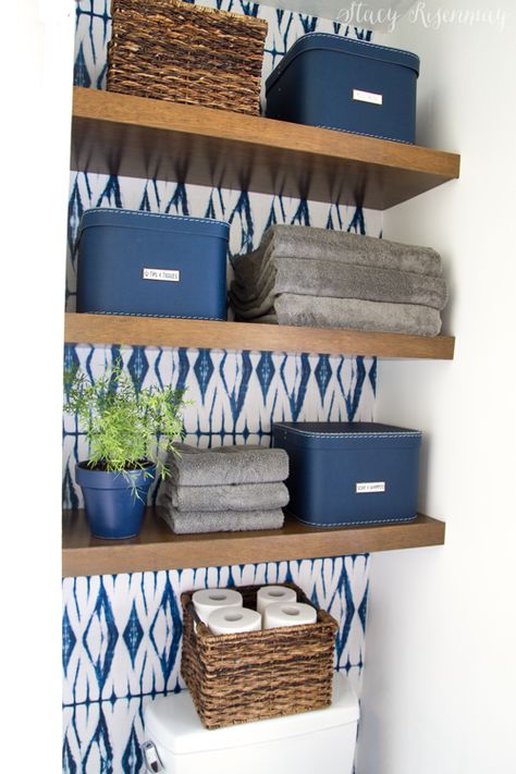 White Bathroom Makeover, Blue And White Bathroom, Bathroom Improvements, Bathroom Makeovers, Blue Bathroom Decor, Bathroom Themes, Ideas Hogar, Floating Shelves Diy, Estantes Flotantes