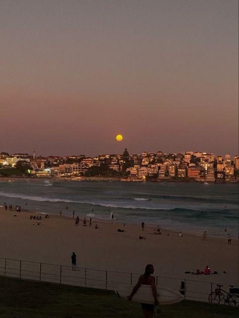 Bondi Beach Sunset, Beaches In Australia, Beach Aesthetic Australia, Australia Trip Aesthetic, Summer In Australia Aesthetic, Australia Vibes Aesthetic, Australia Sydney Aesthetic, Living In Australia Aesthetic, Australia Aesthetic Beach