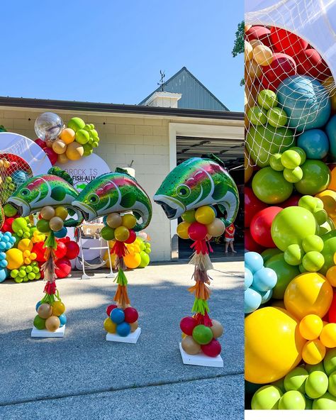 Gone fishing 🎣🐠 #balloondecor #balloongarland #balloondecoration #balloonart #whitebouncehouse #bouncecastle #gonefishing #ofishallyone #balloons #fishing Balloons On Fishing Line, Balloon Garland With Fishing Line, Balloon Arch With Fishing Line, Fishing Balloon Bouquet, Fish Themed Balloon Arch, Birthday Balloon Columns, Ballon Column, O Fish Ally, Fishing Birthday Party