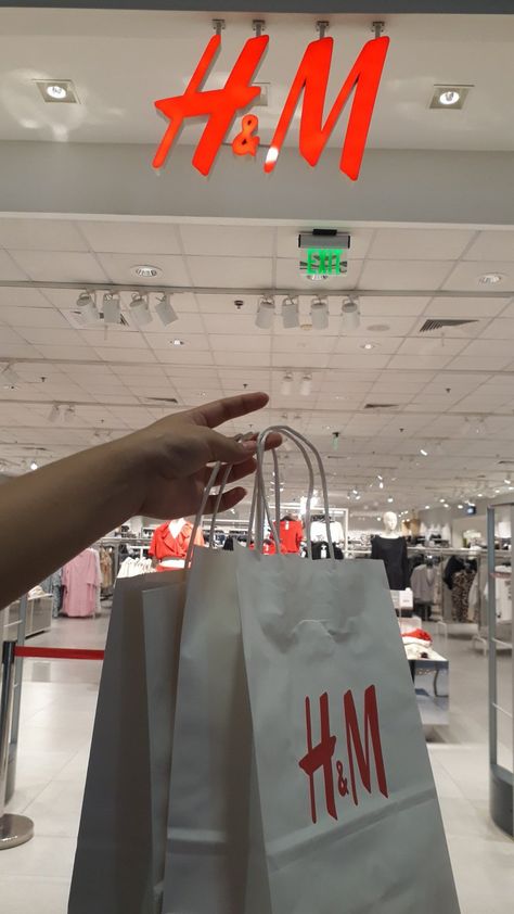 Aesthetic Shopping Pictures Bags, H And M Bags, H And M Snap, H&m Shopping Bag Snapchat, H M Snapchat Story, H&m Snap, Shopping Bags Snap, Shopping Aesthetic Bags, Shopping Bags Snapchat Story