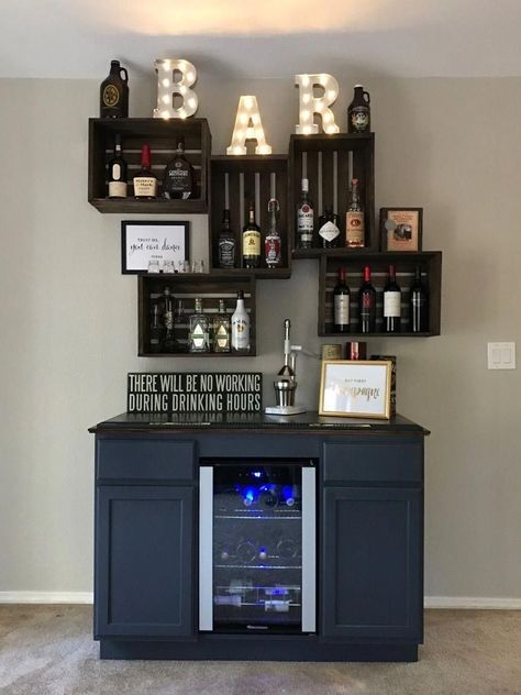 Bar Mini, Bar In Casa, Diy Home Bar, Home Bar Design, Coffee Bar Home, Home Bar Designs, Small Apartment Living Room, Mini Bars, Small Apartment Decorating