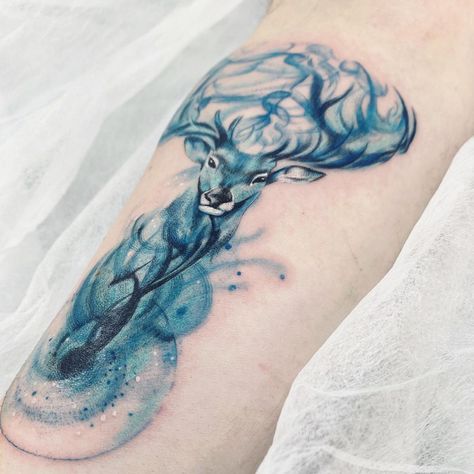 Instagram'da Derya Yılmaz: “✨EXPECTO PATRONUM✨ 🦌 #patronus #harrypotter #magic #deer #animal #jungle #watercolor #stringpull #pulledstringart #pulledstringtattoo…” Stag Patronus Tattoo, Expecto Patronum Tattoo, Patronus Tattoo, Tattoos On Arm, Jungle Watercolor, Deer Skull Tattoos, Harry Tattoos, Night Tattoo, Quarter Sleeve Tattoos