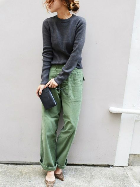 Cooler Look, Looks Street Style, Green Pants, 가을 패션, Urban Outfits, Looks Style, Japanese Fashion, Outfits Casuales, Primavera Estate