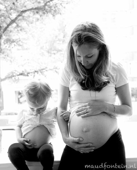 Vom Avea Un Copil, Family Maternity Pictures, Maternity Photography Family, Maternity Photography Poses Pregnancy Pics, Pregnancy Info, Family Maternity Photos, Maternity Photoshoot Poses, Maternity Pics, Pregnant Mother