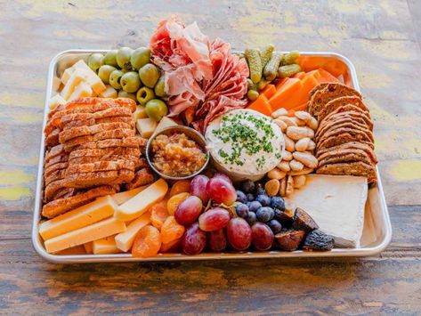 Charcuterie Delivery Companies Will Bring the Goods For Your Holiday Costco Platters, Costco Sandwich Platter, Costco Catering, Costco Party Platters, Deli Platters, Costco Food, Thanksgiving Platter, Wedding Buffet Food, Sushi Platter