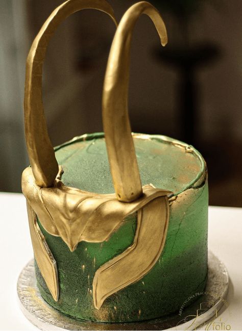 Imágenes de Loki Cake Design (Loki Birthday Cake Ideas) Loki Party Ideas, Marvel Birthday Cake Ideas, Loki Birthday Party, Marvel Desserts, Marvel Cake Design, Birthday Cake Marvel, Avengers Cake Ideas, Anime Birthday Cake Ideas, Marvel Cake Ideas