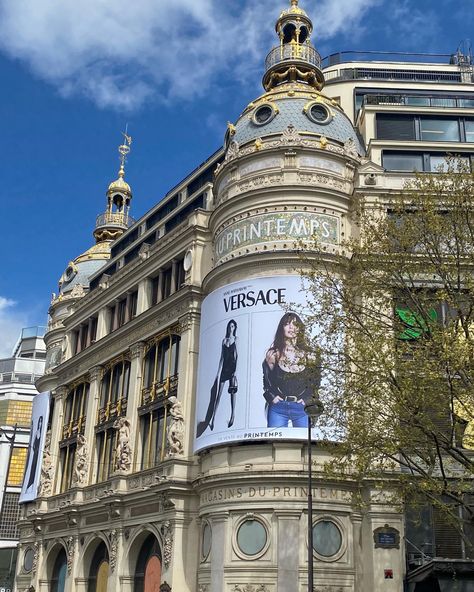 versace billboard paris Aesthetic Billboard, Versace Store Aesthetic, Versace Building, Saint Laurent Billboard, City Billboard Aesthetic, Versace Ambassador, Versace Aesthetic, Versace Store, Dior Girl