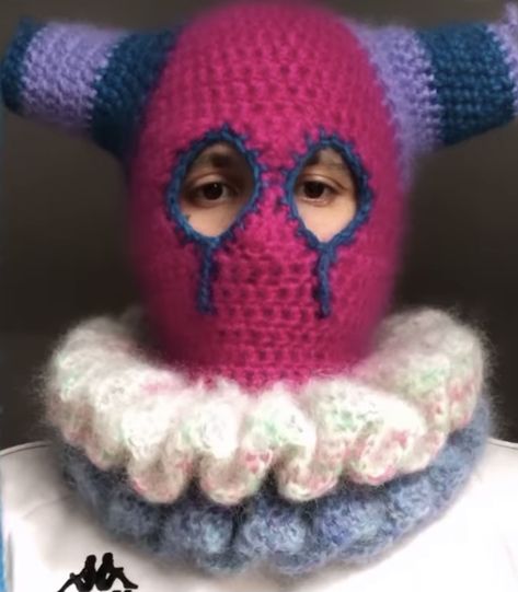 Clown Hat, Jester Hat, Crochet Things, Diy Crochet Projects, Crochet Inspo, Doja Cat, Crochet Stuff, Handmade Clothes, Yarn Crafts