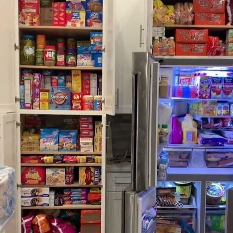 Full Fridge, Food And Snacks, Snack Shack, Snack Organizer, Desain Pantry, First Apartment Decorating, Pasta Primavera, Sleepover Food, Kitchen Organization Pantry