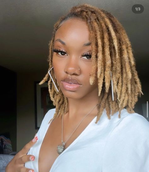 Natural Hair Mohawk, Blonde Dreads, Queen Tee, Dreadlock Hairstyles For Men, Beautiful Dreadlocks, Hair Tint, Short Locs Hairstyles, Dreadlock Style, Dreadlock Styles