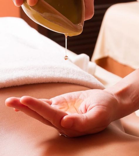 14 Body Massage Oils And Their Benefits Massage Images, Massage Pictures, Massage Center, Oil Remedies, Muscles In Your Body, Massage Benefits, Thai Massage, Baby Massage, Massage Techniques