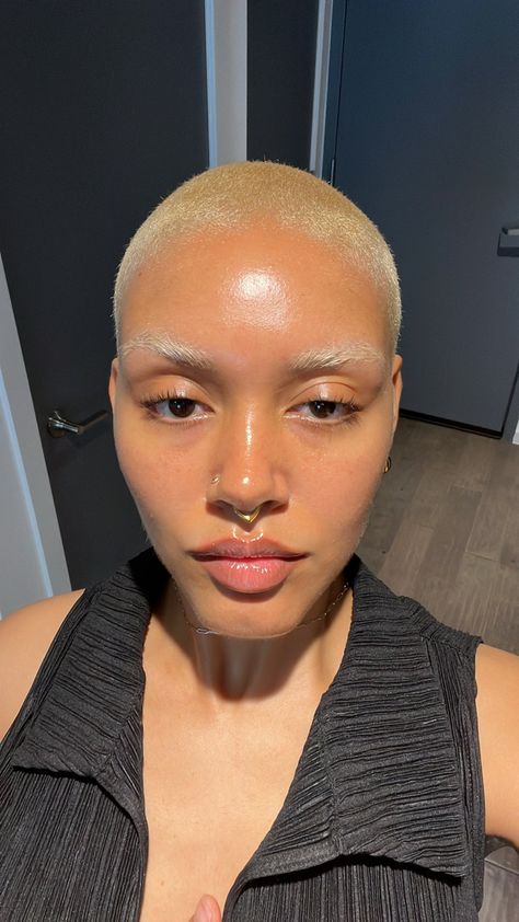 Eyebrows Blonde Hair, Eyebrows Blonde, Short Face, Buzzed Hair Women, Dye Eyebrows, Bleached Eyebrows, Hair Asian, Blonde Eyebrows, Shaved Hair Cuts