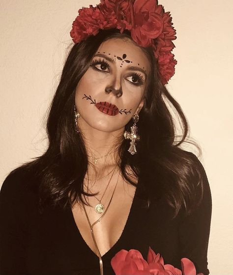 Catrina Halloween Costumes, Skull Costume Women Outfit, Coco Inspired Outfits, Day Of The Dead Makeup Kids, Day Of The Dead Makeup Simple, Coco Makeup, Simple Day Of The Dead Outfit, Catrina Makeup Easy, Easy Skull Makeup Simple