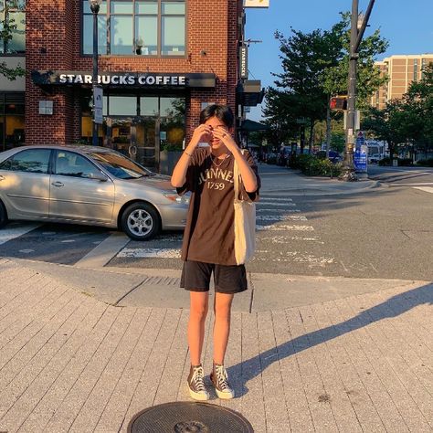 Low Converse Outfit, Brown Converse Outfit, Aesthetic Outfit Streetwear, Vaction Outfits, Brown Aesthetic Outfit, Converse Outfit Summer, Outfit Converse, Brown Converse, Converse Brown