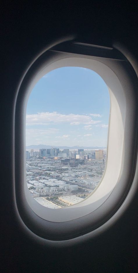 flying into vegas Flight Window Pics, Las Vegas Airplane View, Plane Window View Aesthetic, Plane Window View Night, Aeroplane View Airplane Window, Window View, Travel Time, 2024 Vision, Time Travel