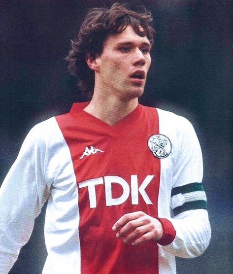 Marco Van Basten of Ajax Amsterdam in 1984. Soccer Images, Van Basten, Marco Van Basten, Sporting Legends, Legends Football, Football Images, Football Is Life, Dance Workout Videos, Football Poster