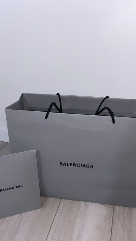 Balenciaga Shopping Bag, Rich Bags, Balenciaga Mini Bag, Luxury Birthday Gifts, Paper Bag Design, Fake Photos, Nightclub Aesthetic, Dream Shower, Luxury Birthday