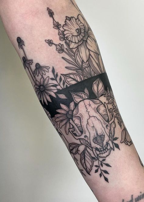 Skull Tattoo Flowers, Nyc Tattoo, Birthday Tattoo, Funky Tattoos, Wildflower Tattoo, Bat Tattoo, Animal Skeletons, Skeleton Tattoos, Fruit Bat