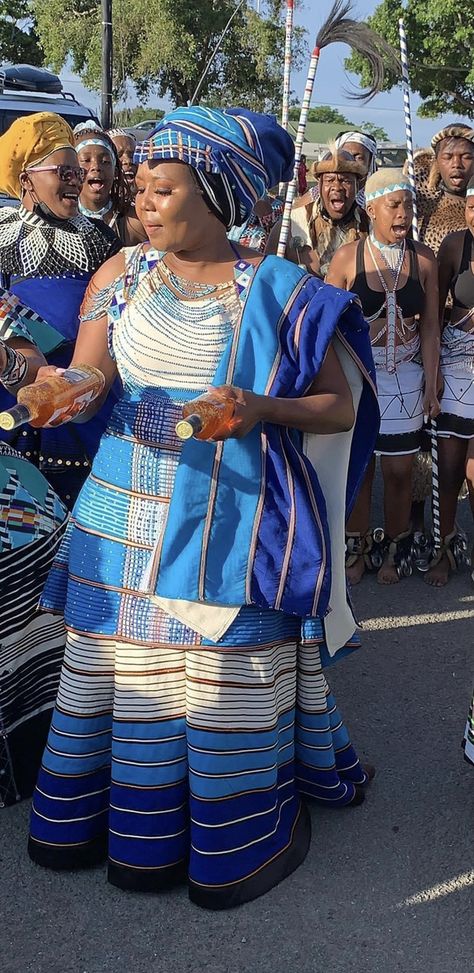 Carribean Theme Party Outfit, Zimbabwe Traditional Clothing, Mgidi Xhosa Outfits, Xhosa Bride Traditional Attire, Umgidi Outfit, Xhosa Wedding Dresses Traditional, South African Traditional Dresses Zulu, Mgidi Szn, Xhosa Makoti Outfits