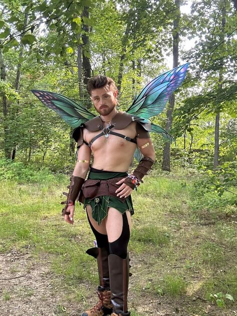 Men’s Fairy Costume, Mythical Creatures Costumes Diy, Druid Cosplay Diy, Male Faerie Costume, Male Fairy Cosplay, Dnd Cosplay Ideas, Male Fairy Wings, Hobbit Ren Faire Outfit, Fairy Core Men