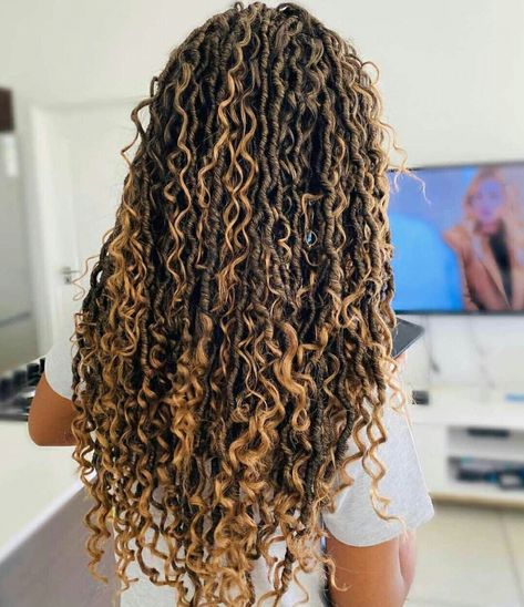 Cultural Hairstyles, Goddess Locs Hairstyles, Black Women Boho, Braids 2023, Faux Locs Blonde, Wavy Braids, Curly Faux Locs Crochet, Ibiza Hair, Goddess Locs Crochet