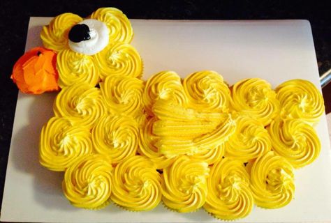 Duck Cupcake Pull-A-Part Duck Cupcake Cake, Duck Cupcakes, Pull Apart Cupcake Cake, Pull Apart Cake, Cake Pulls, Rubber Ducky Baby Shower, Duck Birthday, Pull Apart Cupcakes, Creative Cupcakes