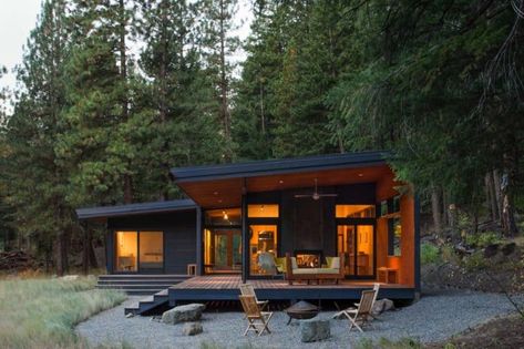 Compact woodsy cabin meets mid-century modern in Methow Valley Small Barn House, Lake Ideas, Tiny House Exterior, Small Barn, Decorate Entryway, Pallet Decorations, Cabin Exterior, Valentines Decorations, Decor Quotes