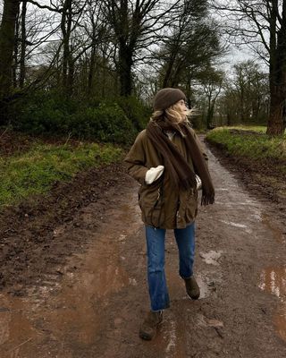 Barbour Jacket Women Outfit, Scotland Outfit, Blundstone Outfit, Barbour Jacket Women, Countryside Outfit, Walk Outfit, Blundstone Style, Countryside Fashion, Rachel Stevens