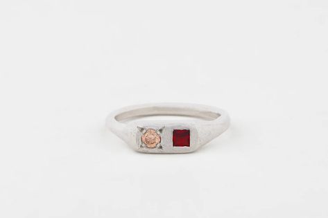 Pill ring with stone | Seb Brown Seb Brown, Ring With Stone, J 1, Red Sapphire, Silver Clay, Ring Sapphire, Square Cut, Full Circle, Hand Made Jewelry