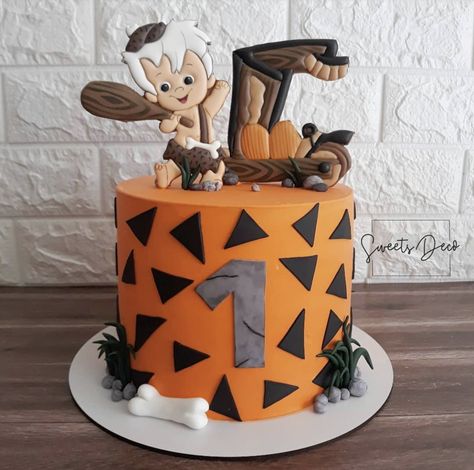 Flinstone Cake Ideas, Pebbles And Bam Bam Cake, Bam Bam Birthday Cake, Bam Bam 1st Birthday Party, Flintstone Birthday Cake, Flintstones Birthday Cake, Bambam Birthday Party Ideas, Flintstones First Birthday Party, Flinstones Birthday Party Boy