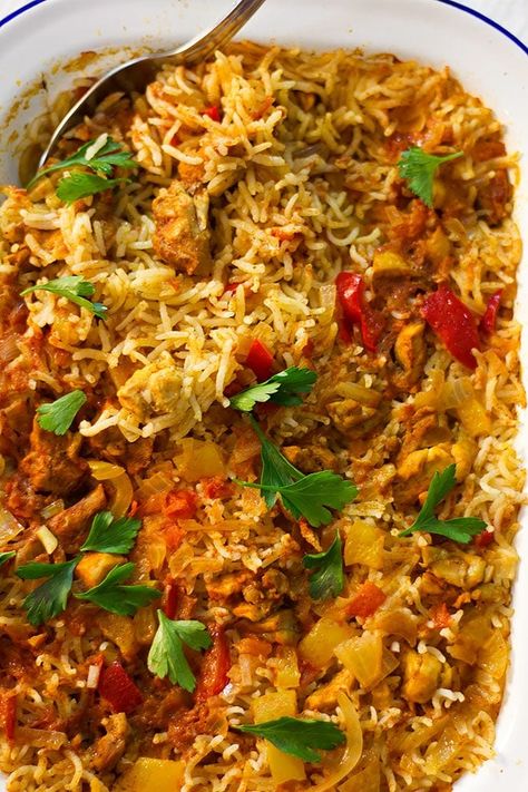 Popular Chicken Recipes, Oven Chicken And Rice, Oven Baked Chicken And Rice, Oven Baked Rice, Baked Chicken And Rice, Rice Bake Recipes, Chicken Rice Bake, Flavorful Rice, Curry Chicken And Rice