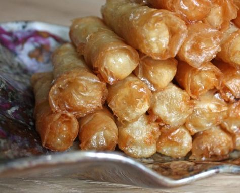 Moroccan Desserts, حلويات عربية, Middle Eastern Desserts, Moroccan Dishes, Moroccan Food, Think Food, Middle Eastern Recipes, Arabic Food, Fried Food