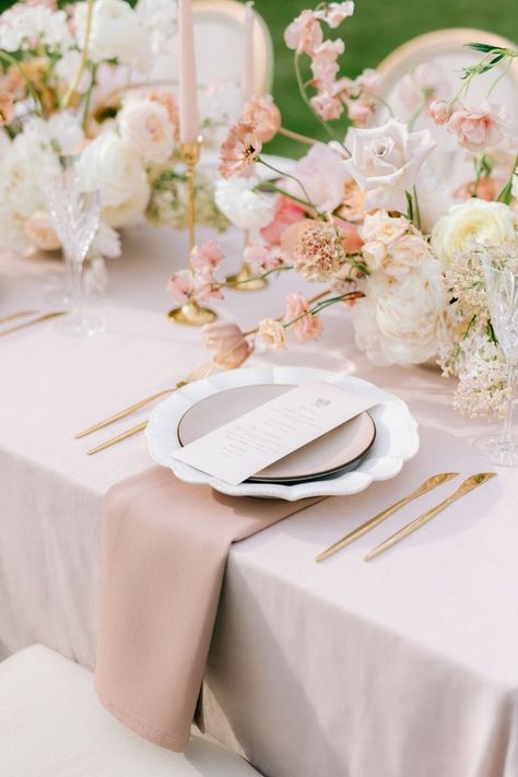 French Elegant Wedding, Blush Wedding Aesthetic, Garden Romantic Wedding, Soft Pink Wedding Decor, Wedding Tablescapes Long Romantic, Romantic Table Setting Wedding, Round Table With Runner Wedding, Blush Wedding Table Setting, Neutral Pink Wedding